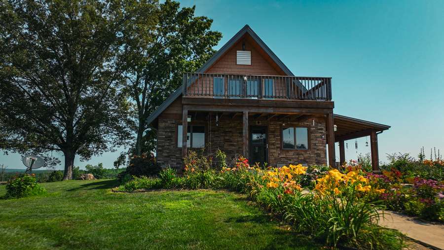 Horseback Riding, Impressive Barn & Vast Views, Peaceful & Quiet Country Living